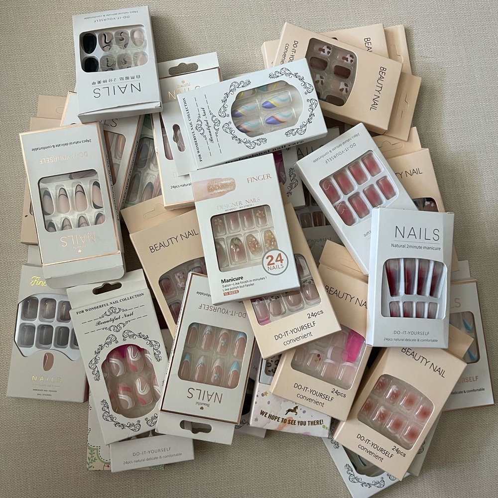 32 sets of random press on nails sold as a bundle
